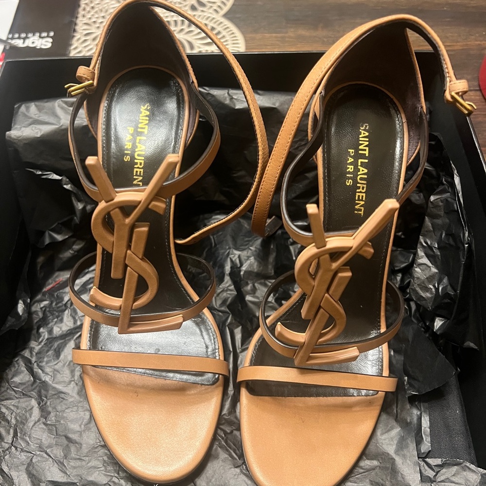 Like NEW YSL Cassandra Medallion Stiletto, worn 4 times